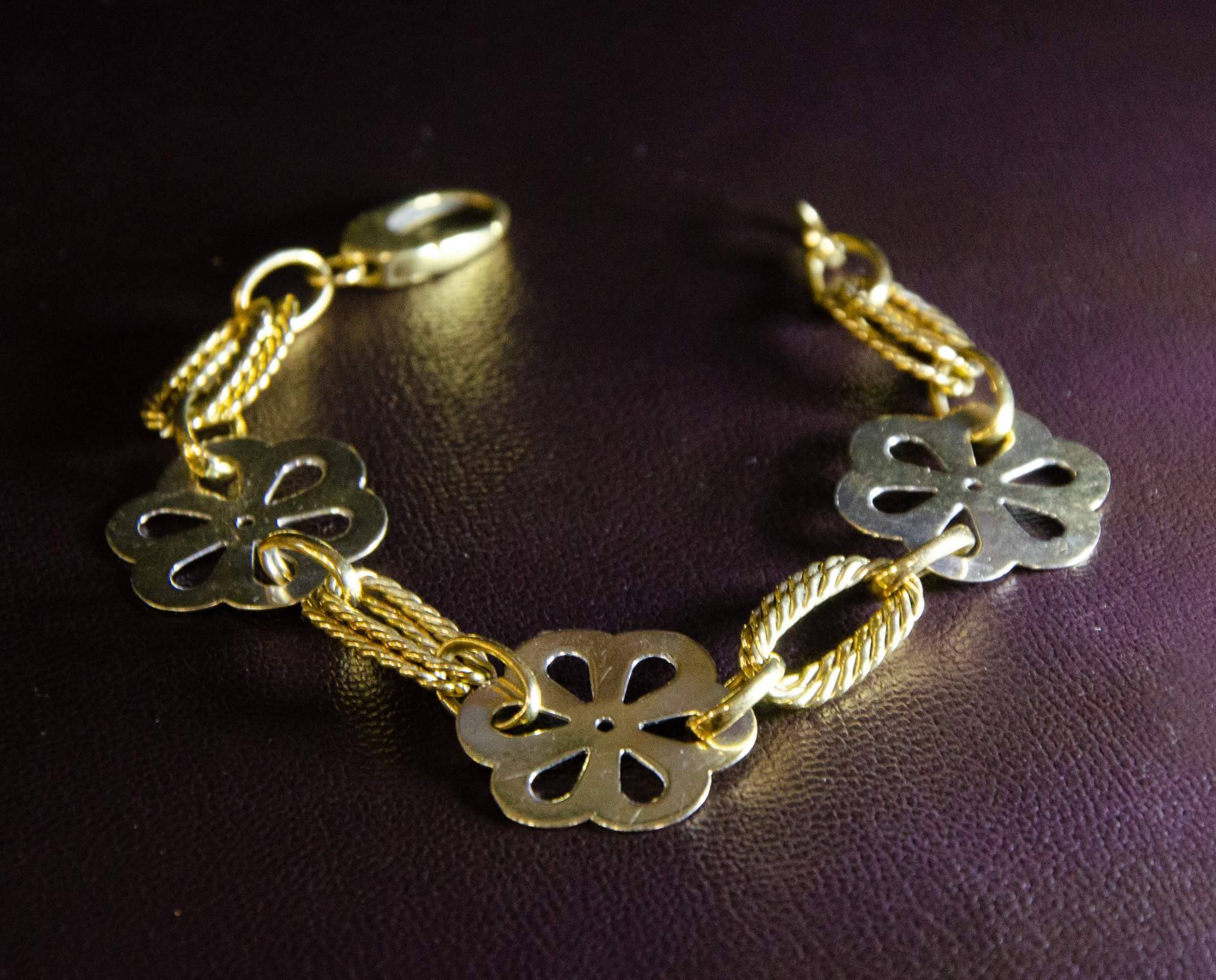 Lo que conviene saber antes de vender joyas de oro en Oviedo