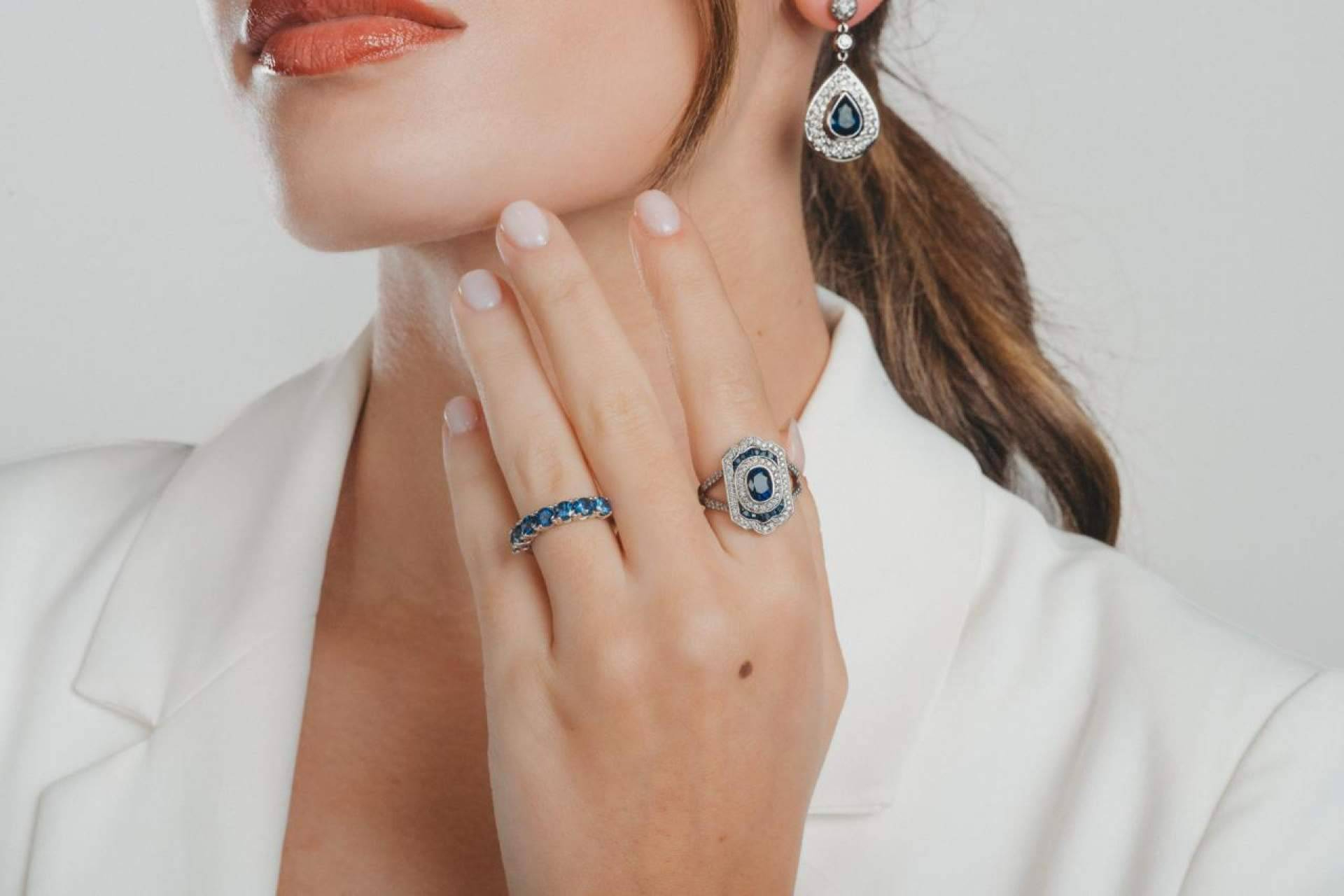Joyería Gordillo reúne anillos de compromiso, alianzas y joyas para novia en una colección de alta gama