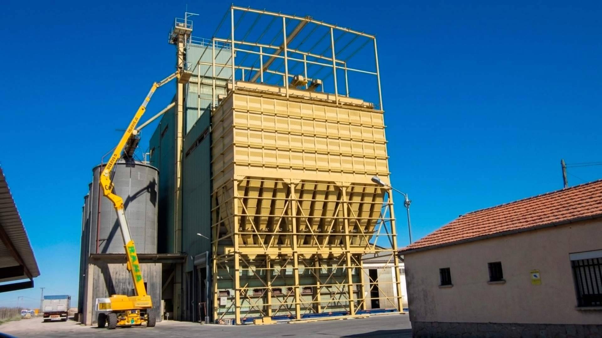 El desafío de gestionar graneles y polvos mediante la tecnología de almacenamiento de CM Barreal