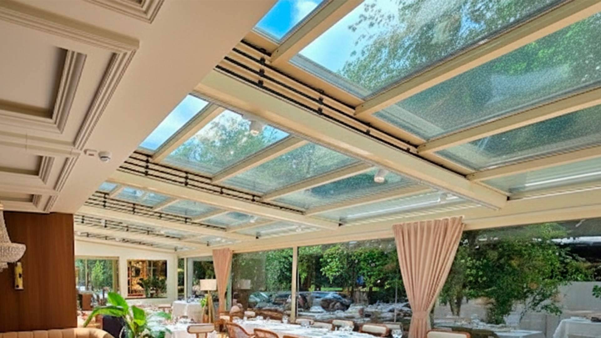 La arquitectura líquida de Airclos integra el paisaje en el interior mediante cubiertas móviles acristaladas de alta ingeniería