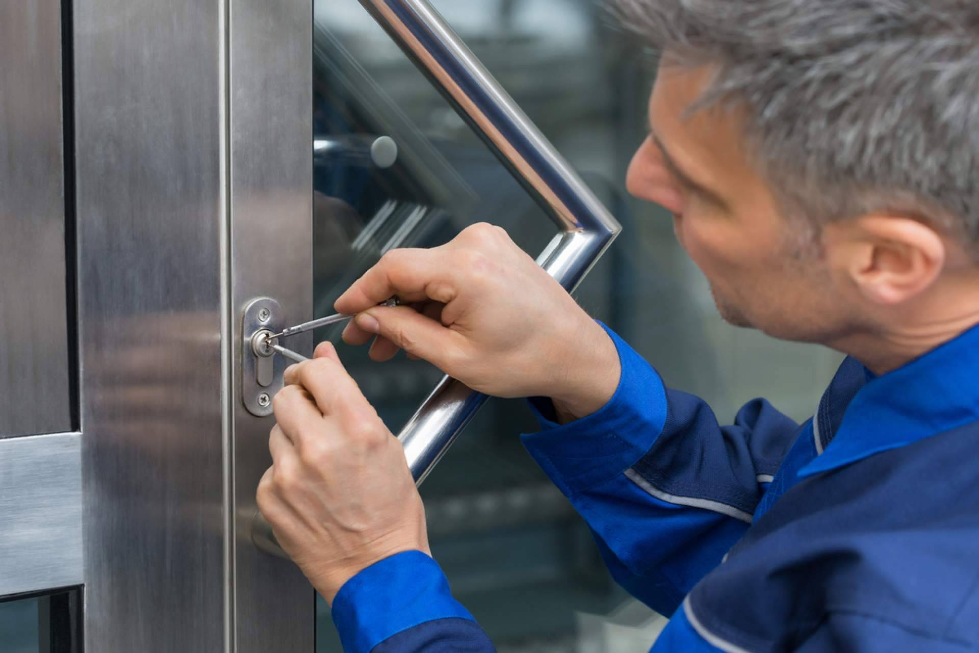 Reparaciones 10 amplía sus servicios de cerrajeros y reparación de persianas en Alicante y Elche