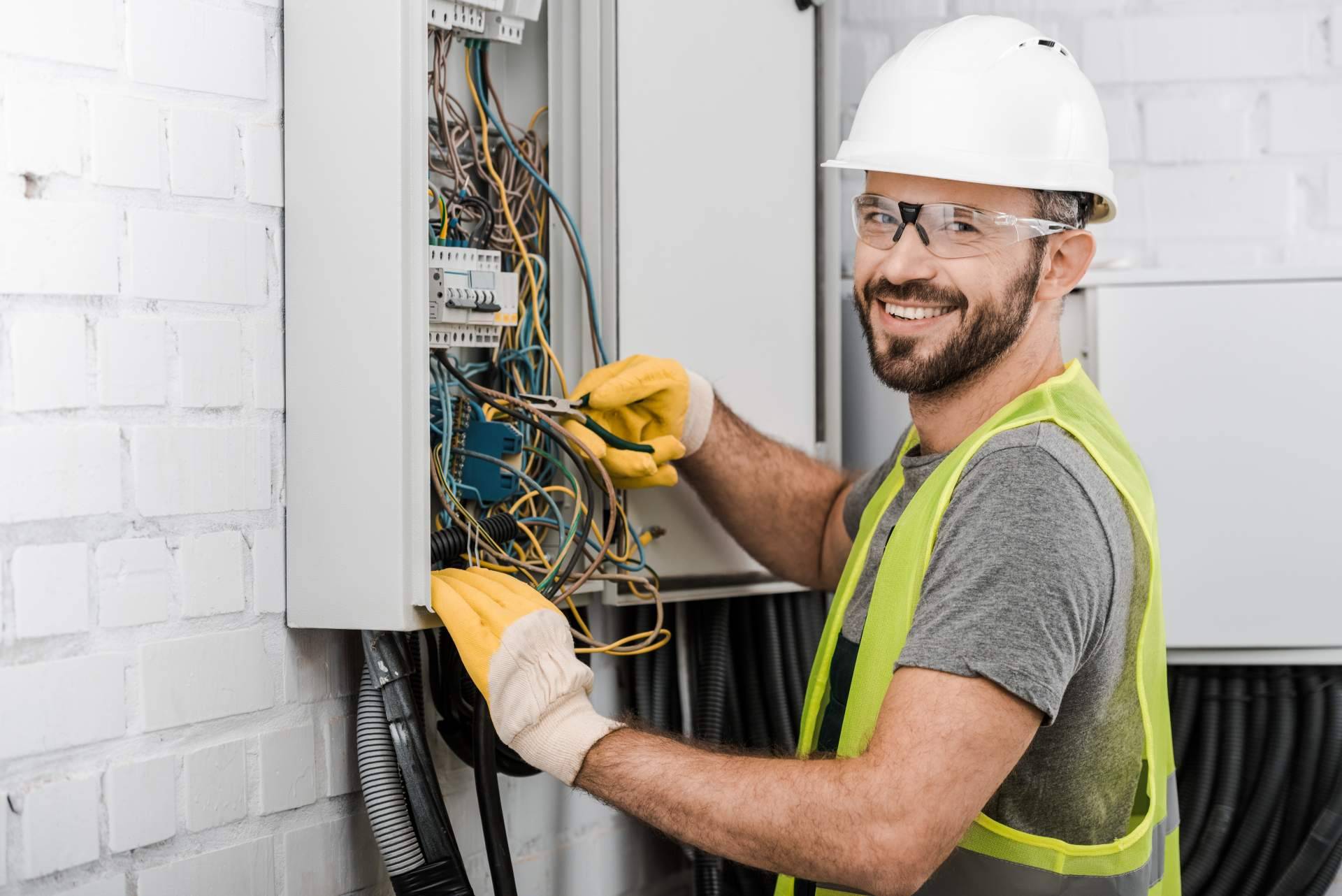 Reparaciones González impulsa su cobertura de electricistas 24 horas en distintas localidades de Alicante