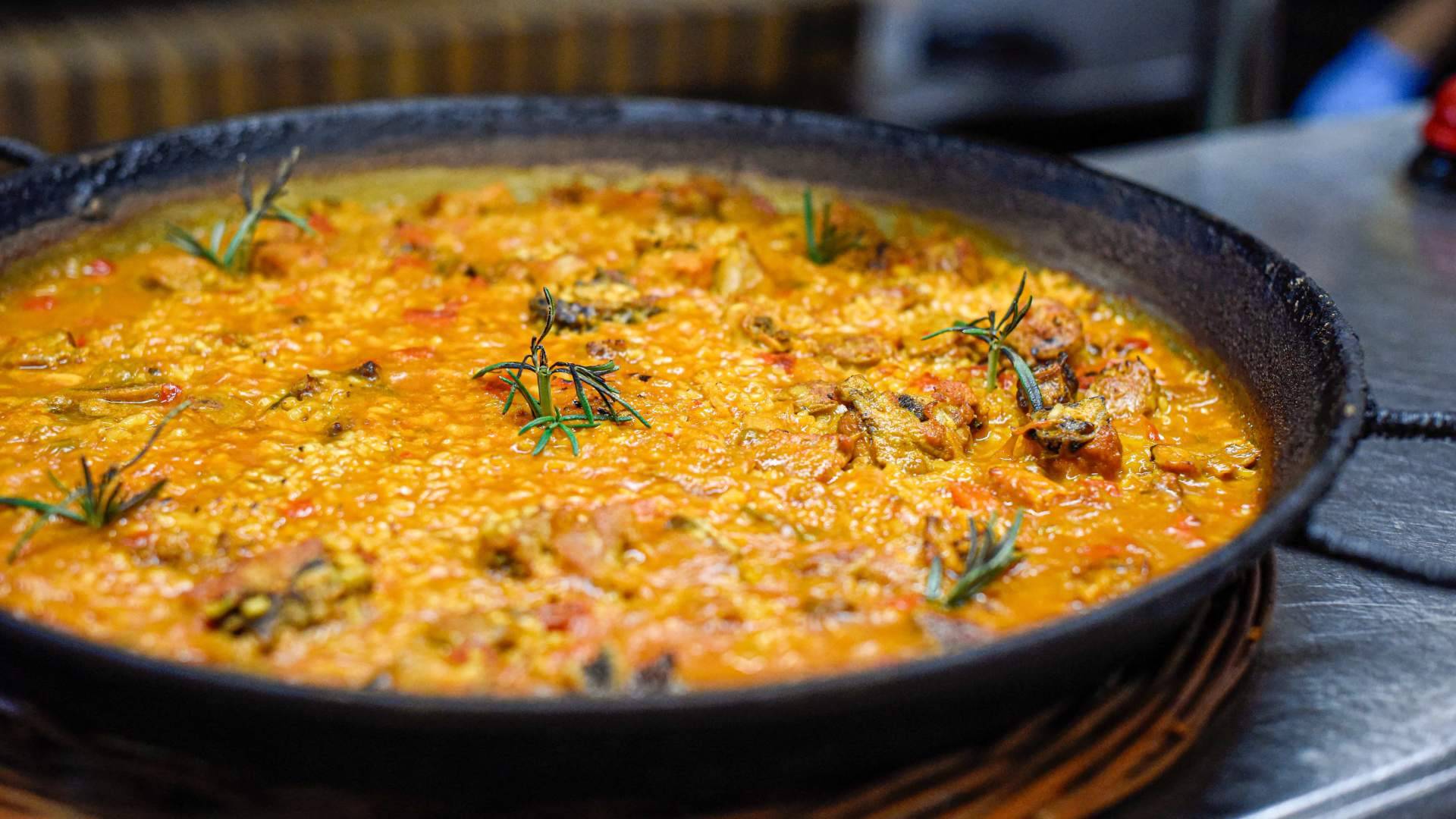 Pasa Tapas Barceloneta reúne tapas tradicionales, arroces y sabor mediterráneo junto al mar