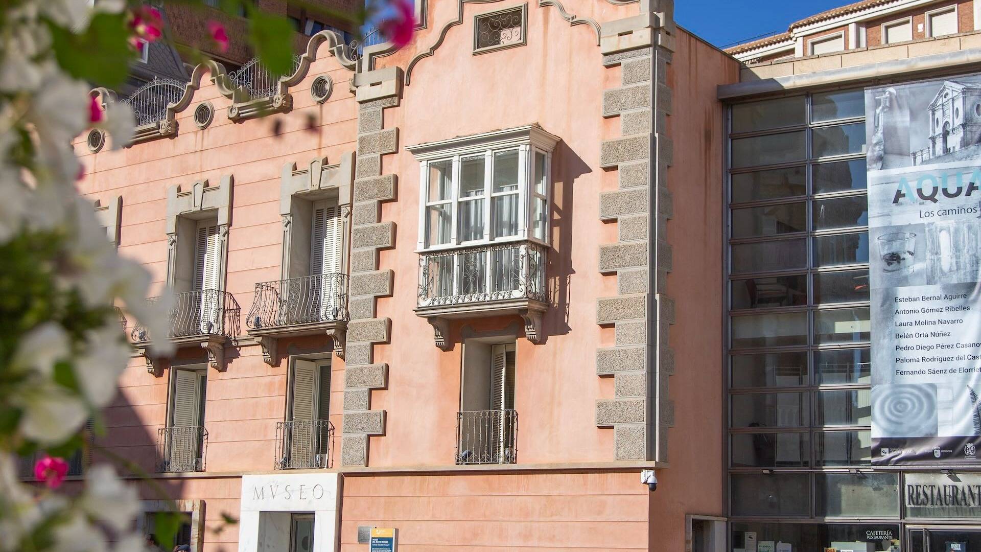 Barco turístico, castillo y ascensor panorámico; tres formas de contemplar la bahía de Cartagena