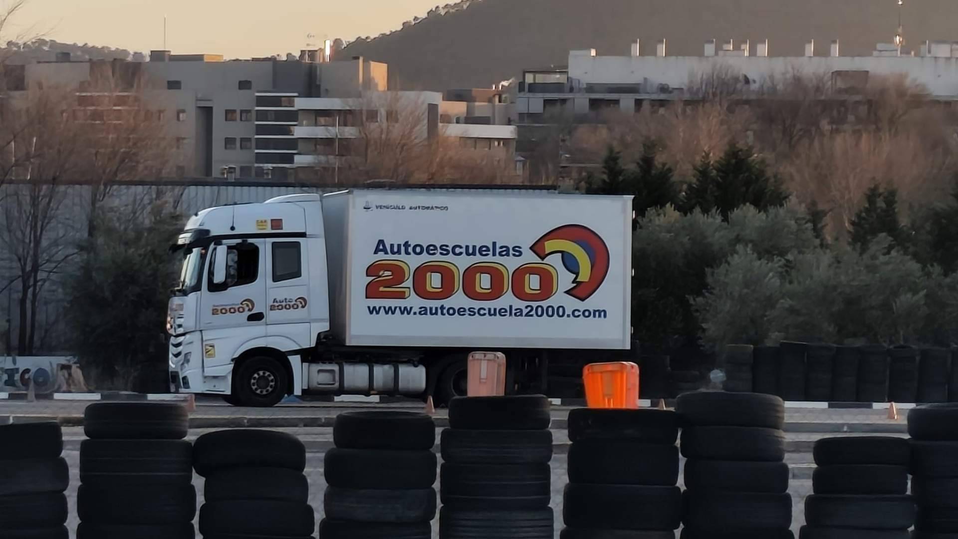 ¿Qué curso permite obtener una visa de estudios para España en solo 6 meses? CAP Camión o Autobús