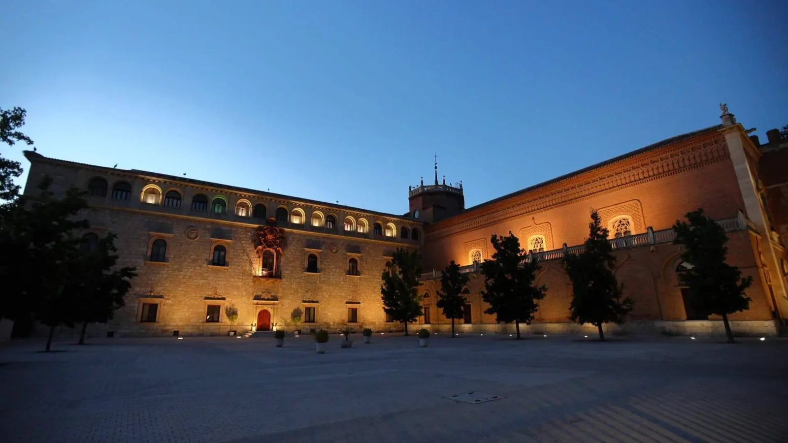 Destinos de España que se transforman al caer la noche